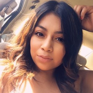 Meet your Posher, Lesenia